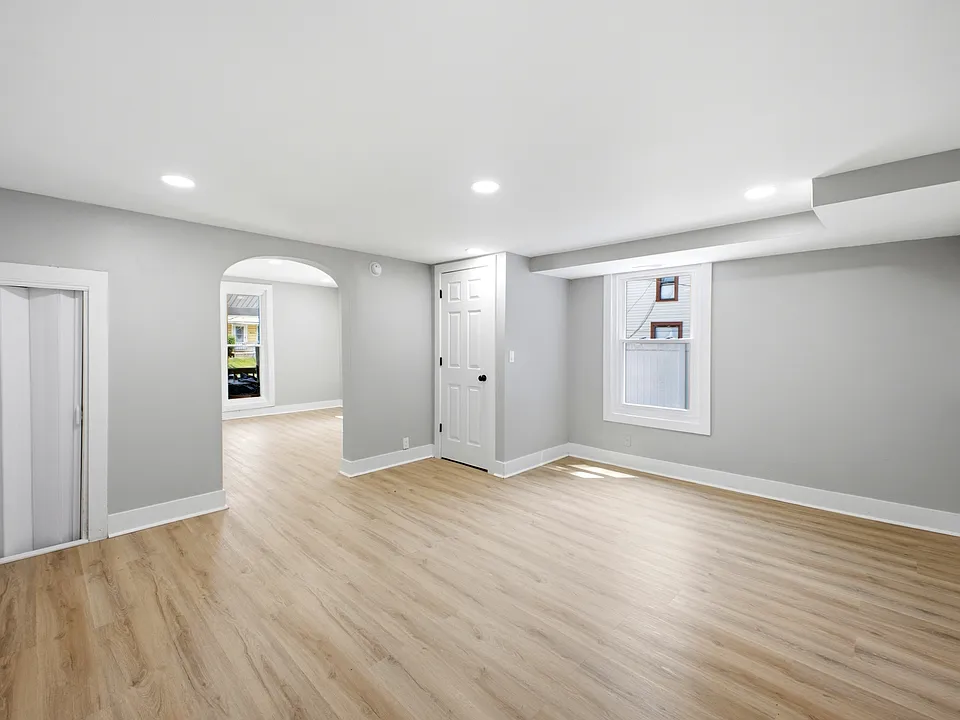 617-619 E 4th St #617