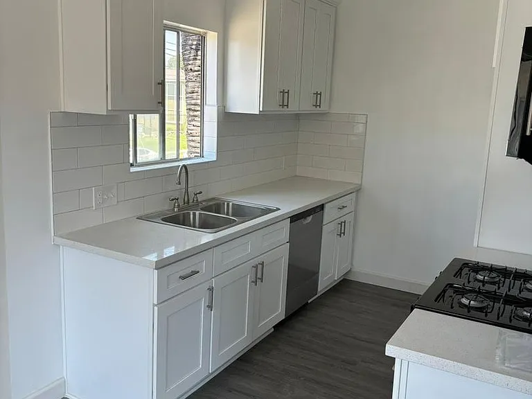 Canoga Variel Apartments- Canoga Park, CA — Photo 16
