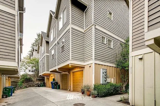 13808 Greenwood Ave N #D — Photo 2