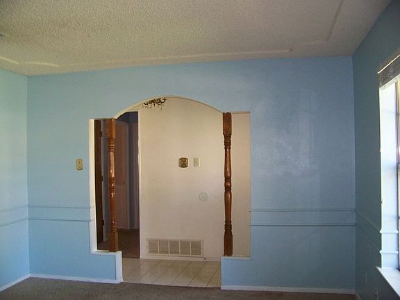 4th image of 7132 Meadow Park Dr N