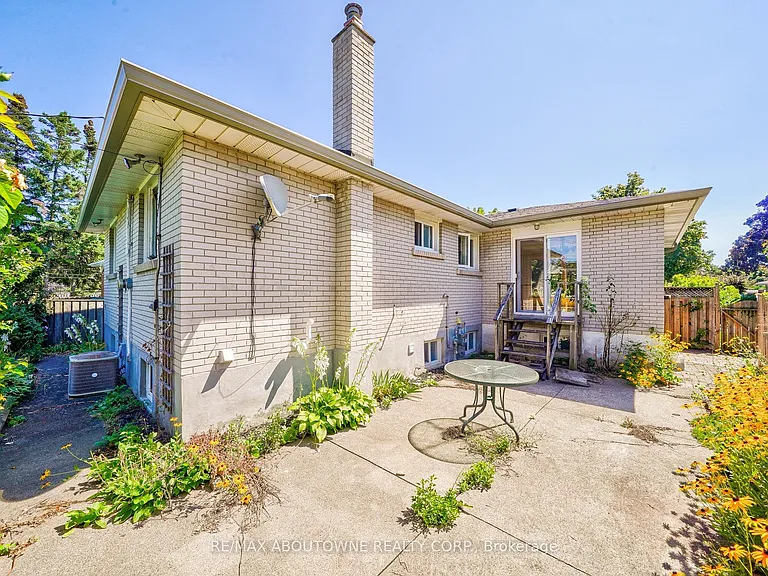 4395 Longmoor Dr #LOWER — Photo 25