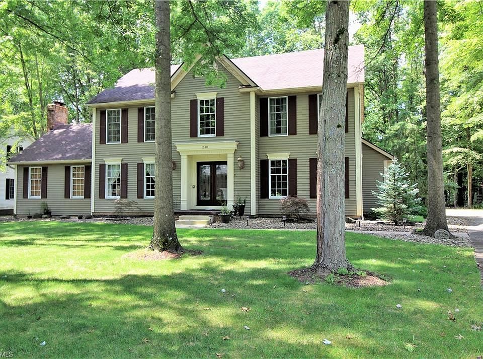 1st image of 240 Bridgewater Cir