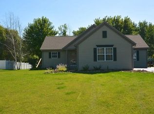 156 Cramer Ave, Dousman, WI 53118