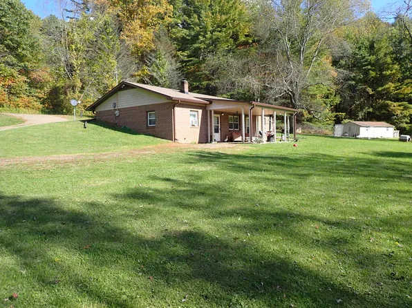 482 Troutland Rd, Hillsville, VA 24343