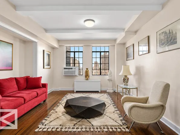 320 E 42nd St APT 2403, New York, NY 10017