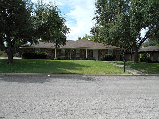 1st image of 3101 Lindenwood Dr