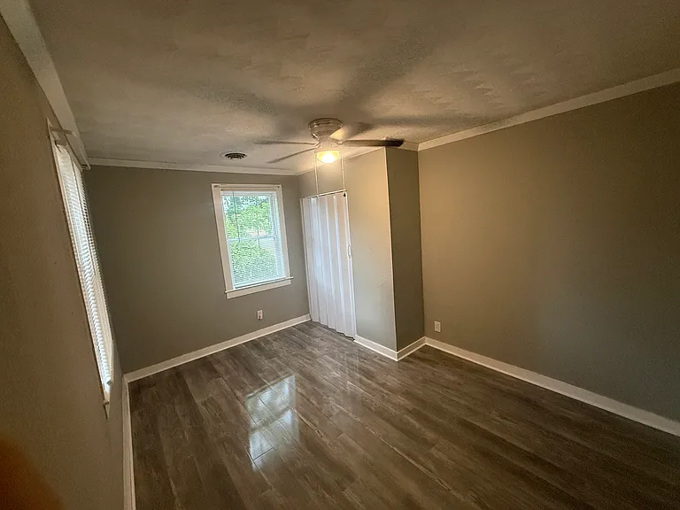 2404 Hartford St — Photo 8