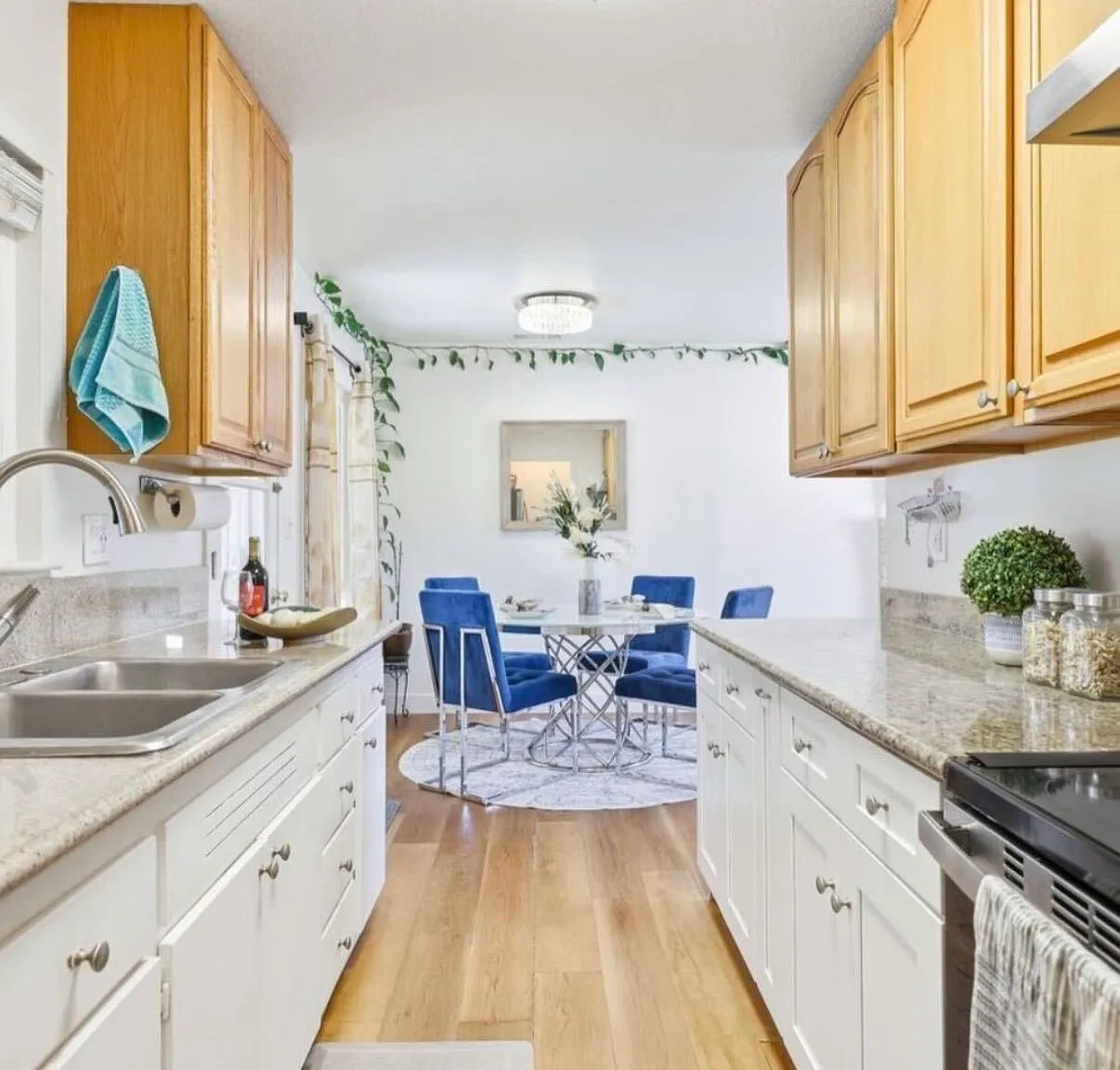 3 bed, 1032 sqft, $4,200 — Photo 3