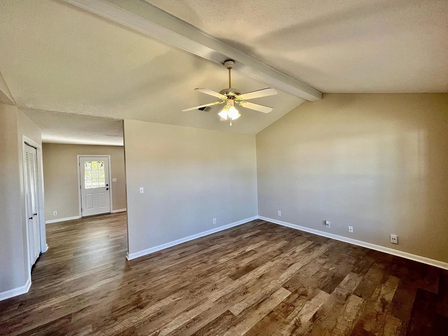 3 bed, 1087 sqft, $1,720 — Photo 3