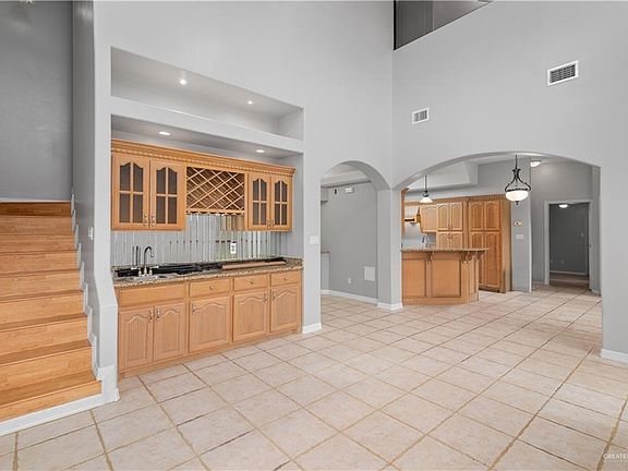 5th image of 1509 Maltese St