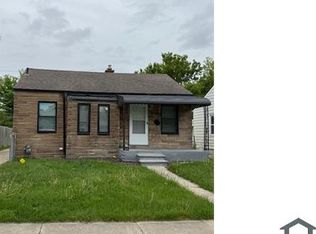 18564 Roscommon St, Harper Woods, MI 48225