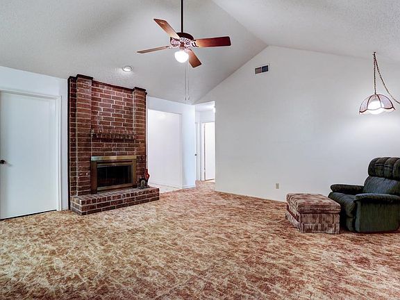 5th image of 13703 Grosvenor St