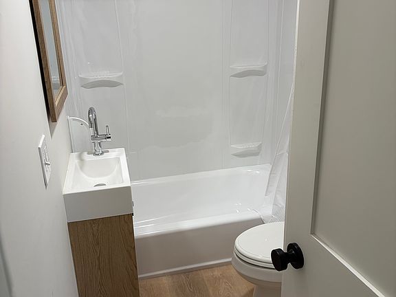 5th image of 44 Forrester St #1