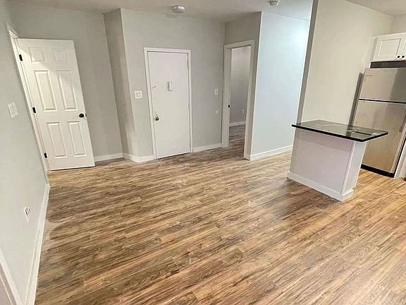3rd image of 258 Halsey St #B2