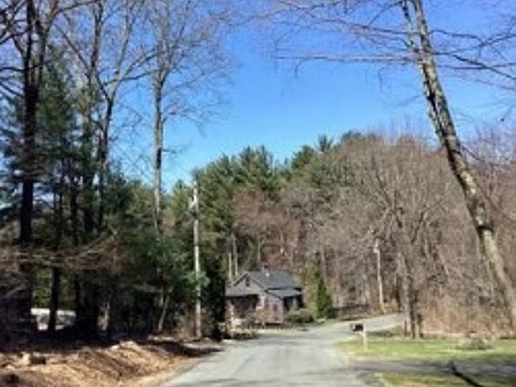 Exterior Neighborhood (street photo)