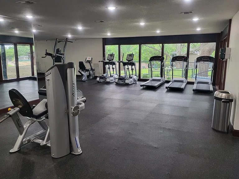 Lavera at Lake Highlands — Photo 8