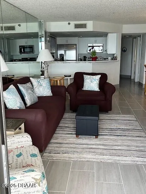 2 bed, 2.0 bath, 986 sqft, $2,500 — Photo 3