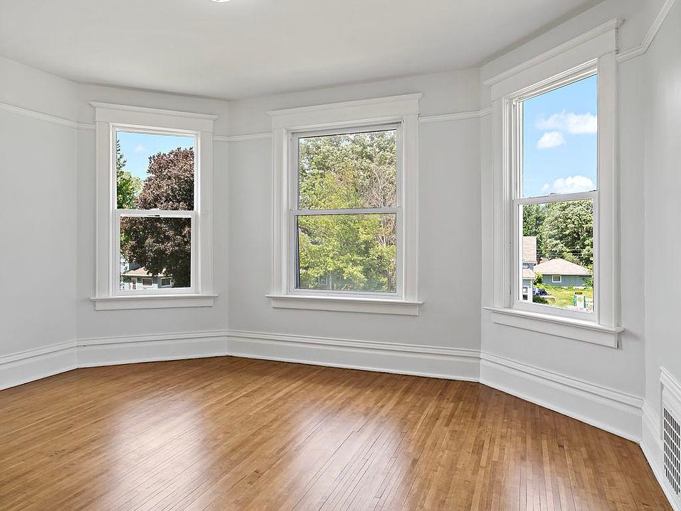 1st image of 615 1st St