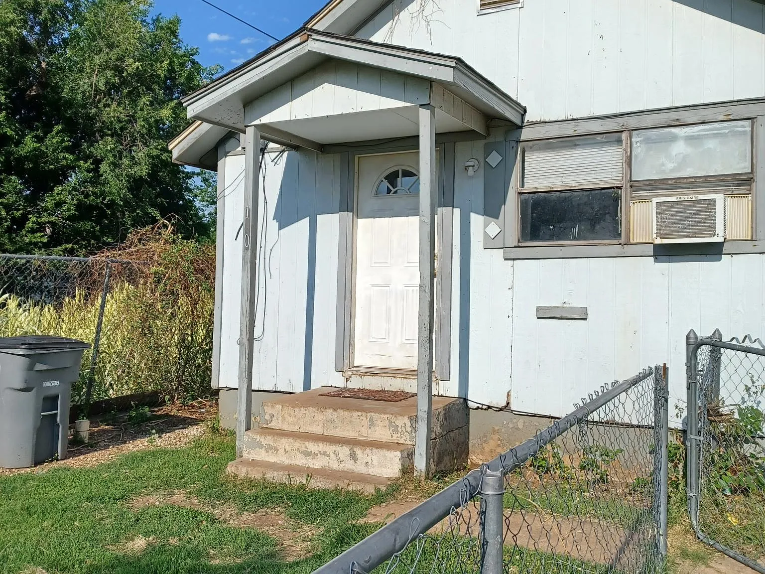 2 bed, 950 sqft, $700 — Photo 2