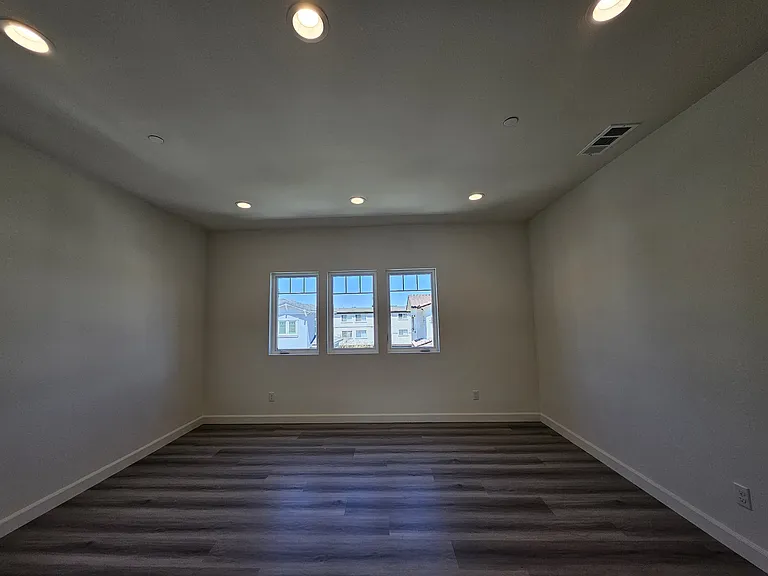 1355 Point Loma Pl — Photo 21