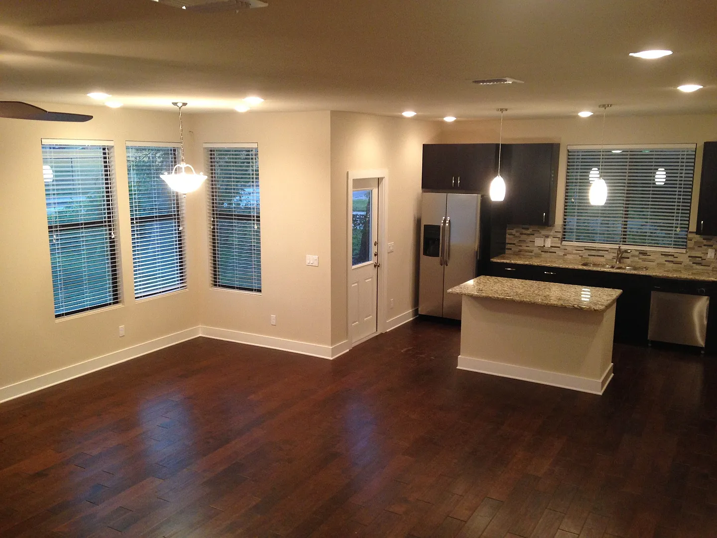 Ut Pre-Lease: 2013 Construction - 6 Bed / 3 Bath, Top Of The Line Finishes — Photo 3