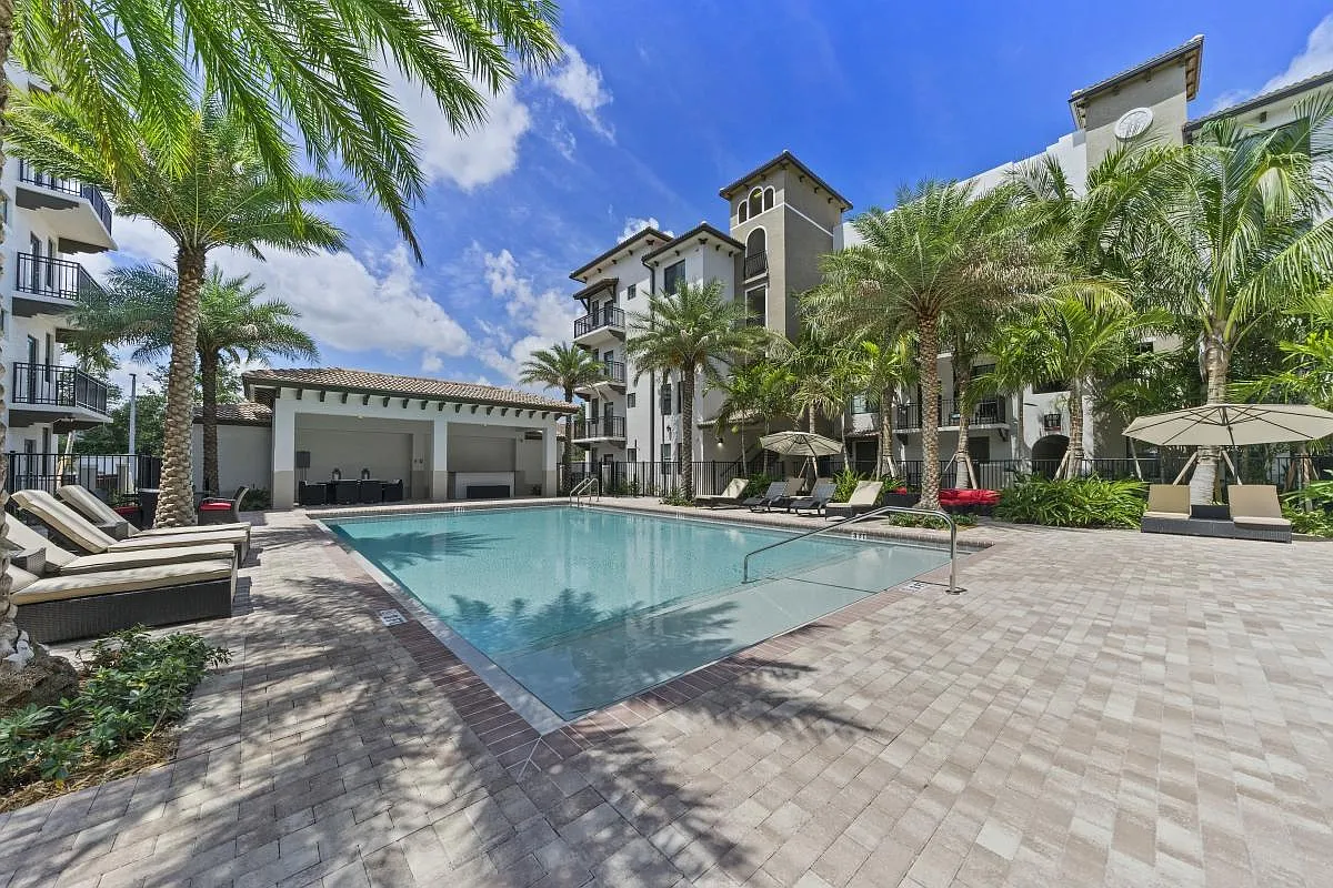 Pasadena Blvd, Pembroke Pines — Photo 3