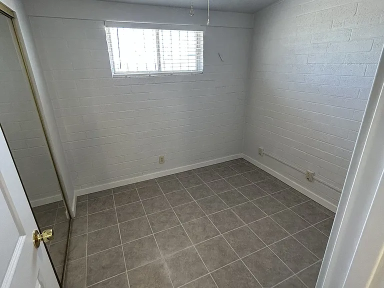 1849 W Waverly St — Photo 14