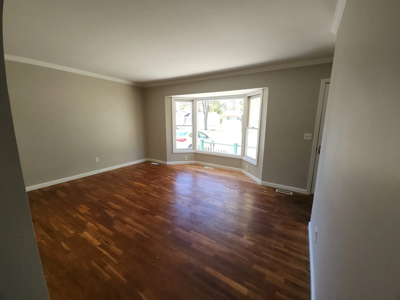 3 bed, 1.5 bath, 1587 sqft, $2,500 — Photo 4