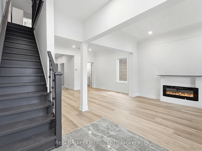 167 Rosslyn Ave N #UPPER — Photo 14