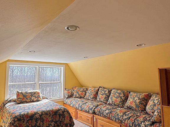 2nd image of 718 Lockehaven Rd #B