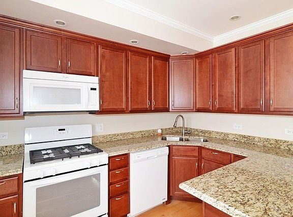 4th image of 3234 N Hamlin Ave Unit 2REAR