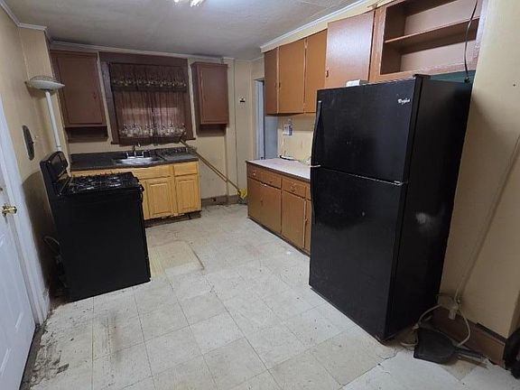3rd image of 254 Glenwood Ave