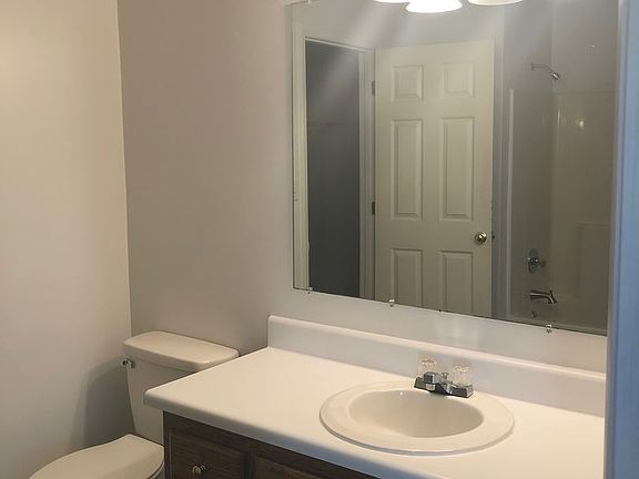 4th image of 133 Huntseat Ln