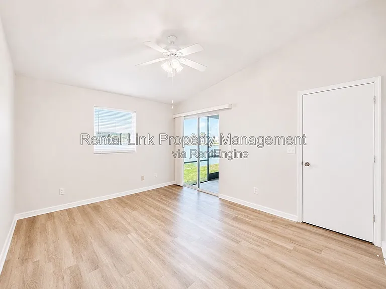 320 SW 3rd Pl #2 — Photo 18