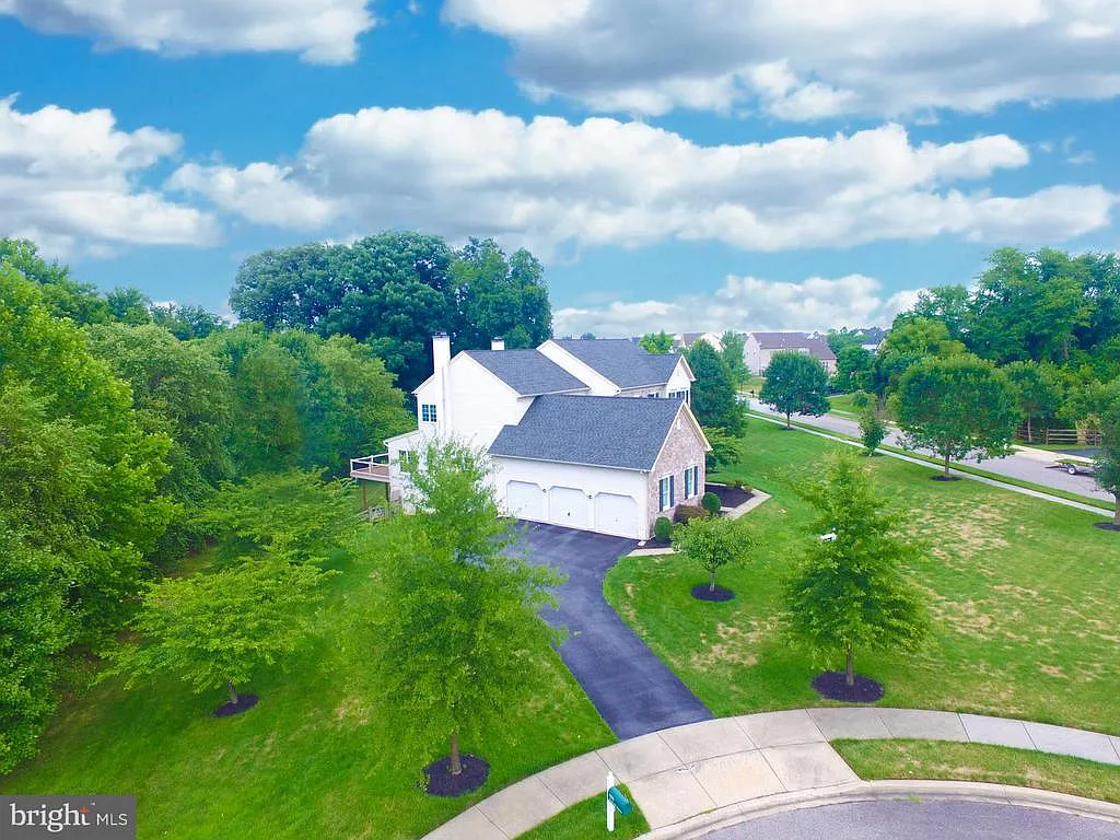 4 bed, 3.5 bath, 4750 sqft, $4,850 — Photo 4