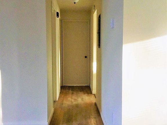 4th image of 14808 E Burnside St #11631556