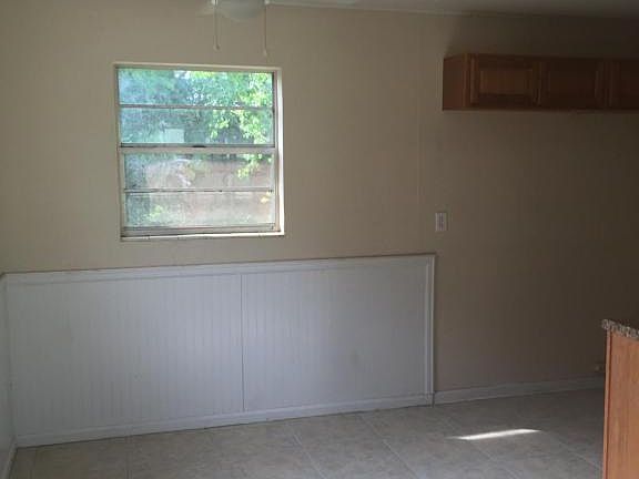 4th image of 2320 Southwest Cir