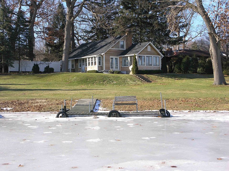 Lake frontage on Pine Lake