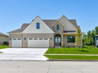 10622 NW 80th Ave, Johnston, IA 50131