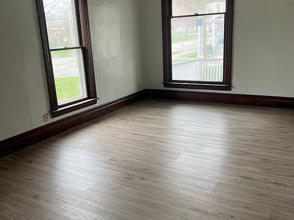 3rd image of 41 Manhattan Ave