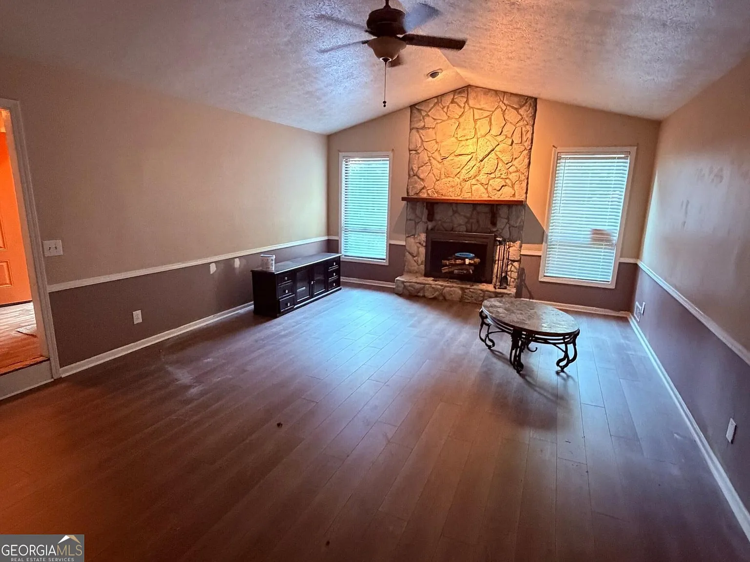 3 bed, 2.0 bath, 1414 sqft, $1,950 — Photo 3