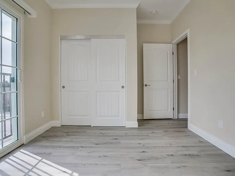501 E 99th St #10 — Photo 27