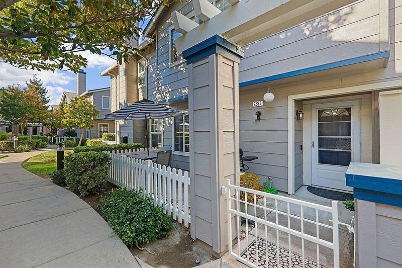 1st image of 2233 Holtspur Ct #69