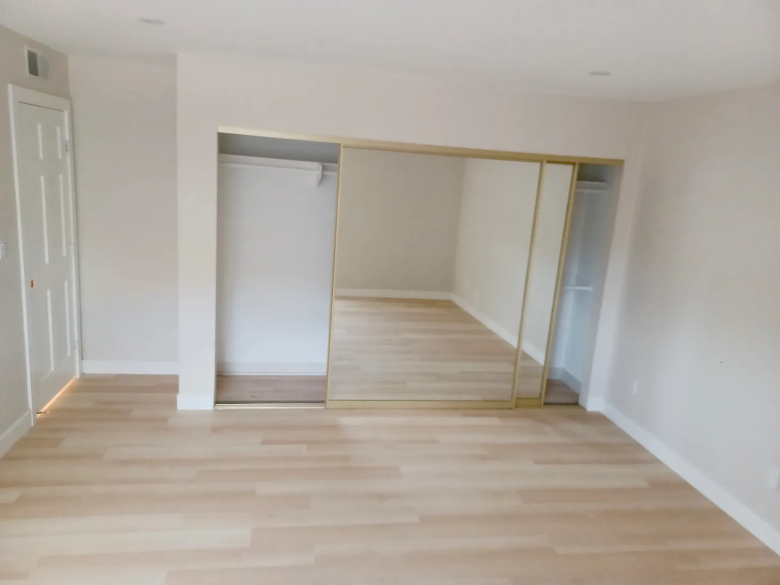 3 bed, 2.5 bath, 4222 sqft, $1,000 — Photo 3