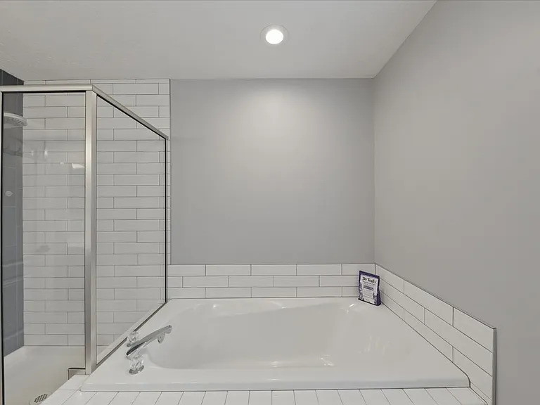 5920 Thornberry Ct — Photo 37