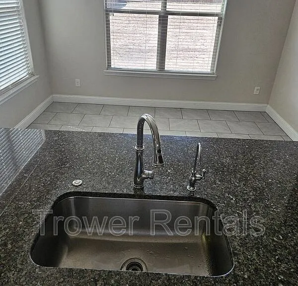 1021 E 90th Ct — Photo 5