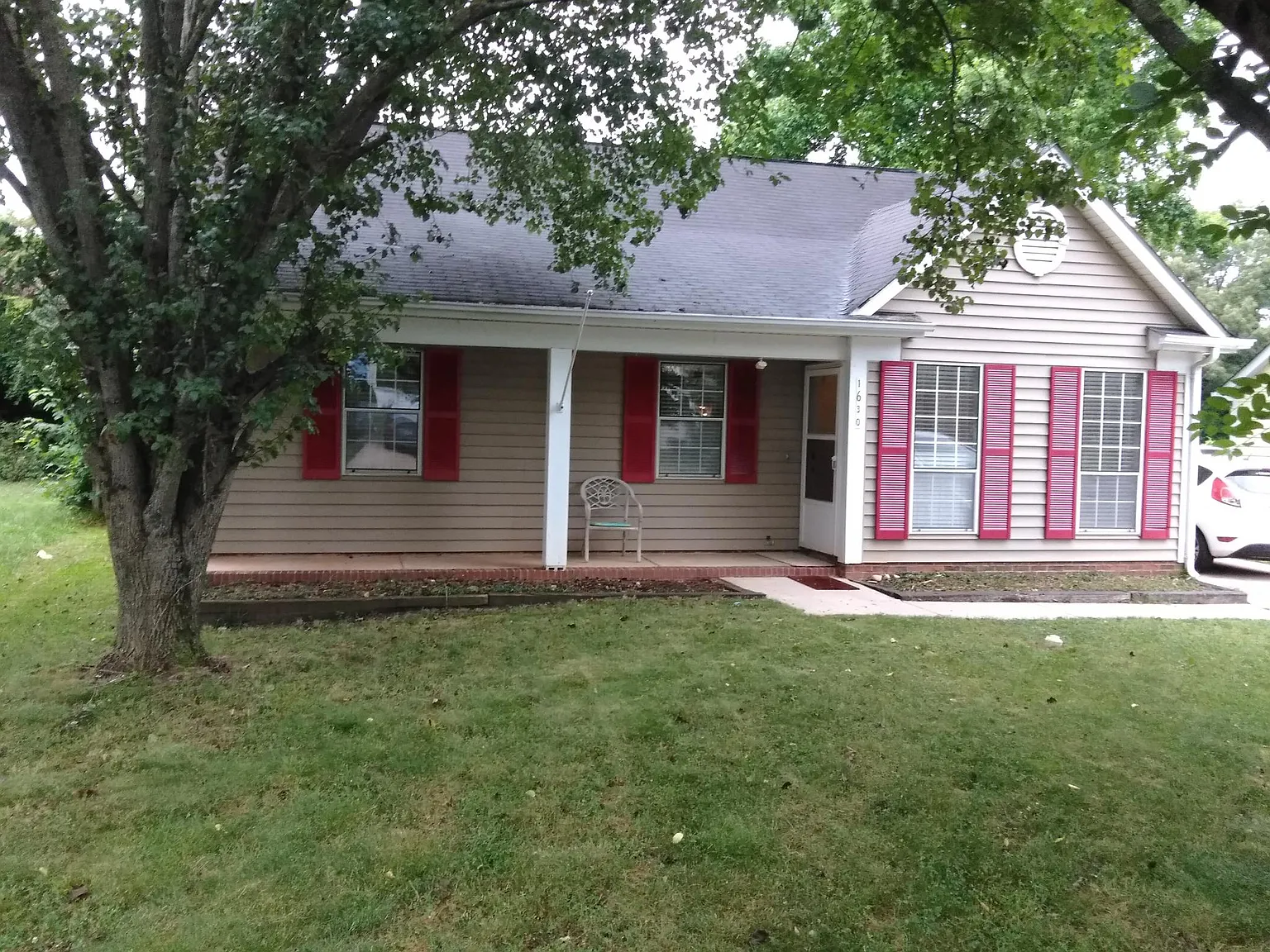 3 bed, 1191 sqft, $1,800 — Photo 2