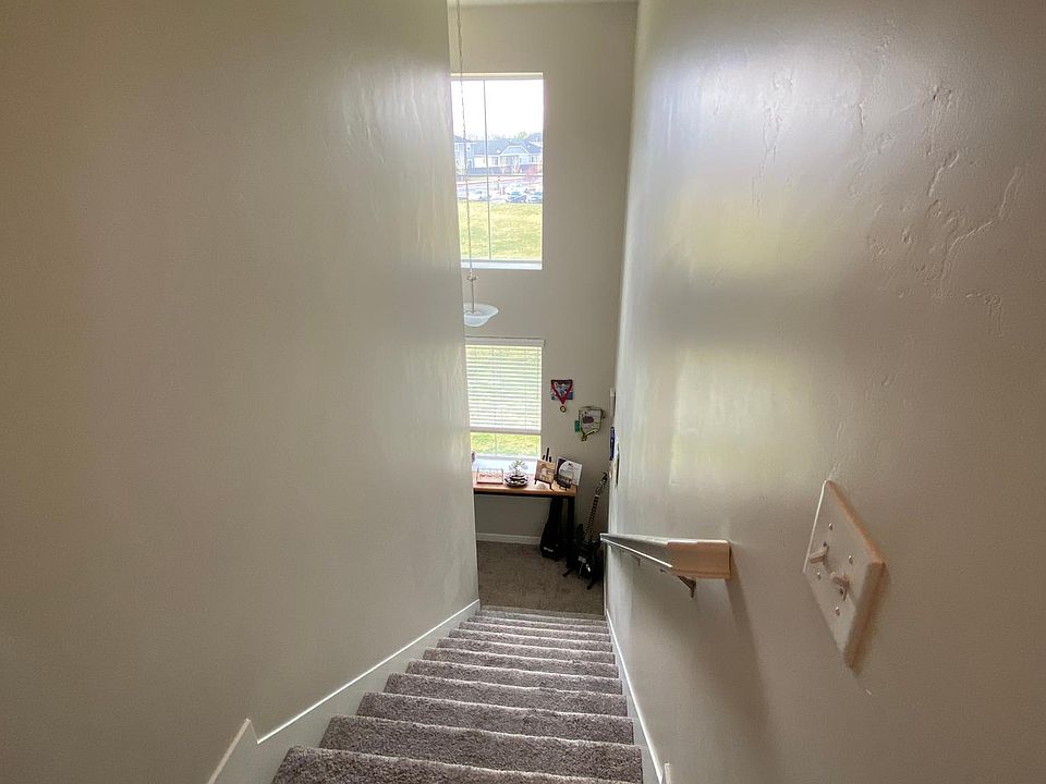 1st image of 1098 W Emerald Pools Ln