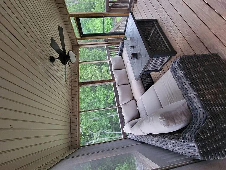 1648 Parkside Dr — Photo 2
