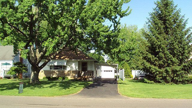1st image of 426 Forest Lawn Blvd